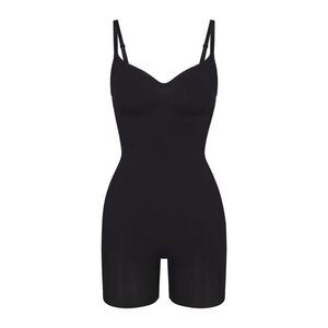 SKIMS NWOT Seamless Sculpt Mid Thigh Bodysuit size small in the color Onyx